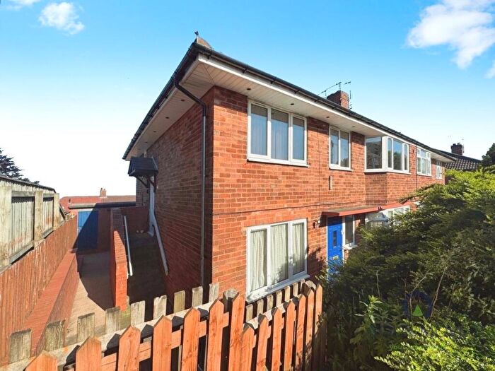 2 Bedroom Flat To Rent In Jockey Fields, Dudley, West Midlands, DY3