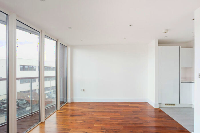 2 Bedroom Flat For Sale In Flower Lane, London, NW7