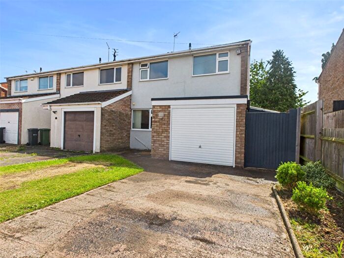 3 Bedroom End Of Terrace House For Sale In Kilbury Drive, Worcester, Worcestershire, WR5