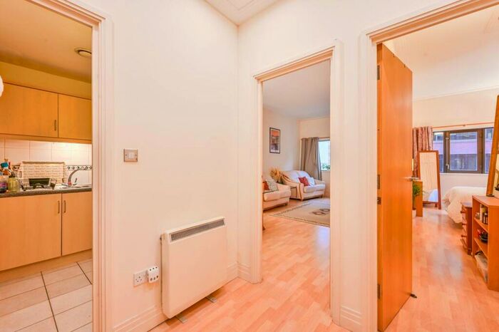 1 Bedroom Flat To Rent In Prescot Street, Aldgate, London, E1