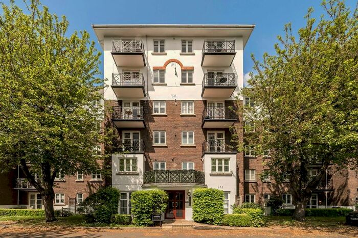 2 Bedroom Flat To Rent In Brompton Park Crescent, London, SW6