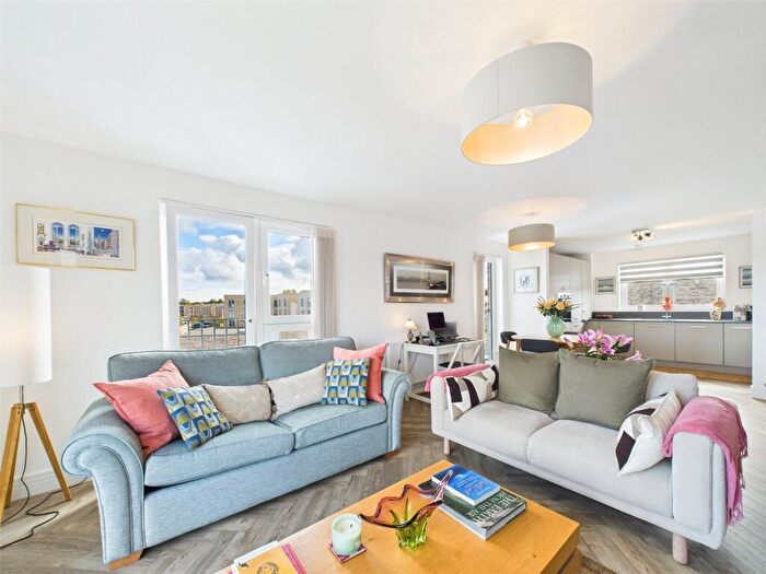 2 Bedroom Apartment To Rent In Meadowsweet Drive, Edinburgh, Midlothian, EH4