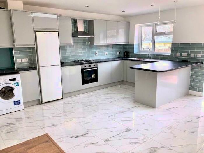 3 Bedroom Semi-Detached House To Rent In Wokingham Road, Bracknell, RG42