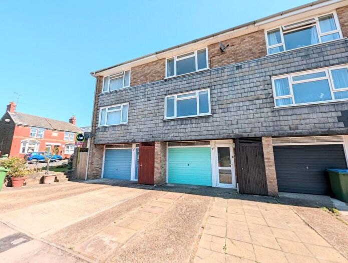 3 Bedroom Town House To Rent In Livingstone Road, Horsham, RH13