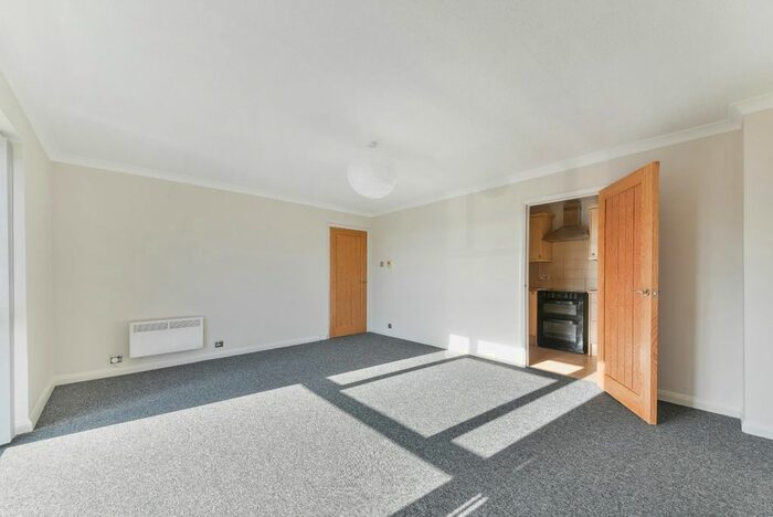 2 Bedroom Flat To Rent In Ranmore Court, Worple Road, Wimbledon, London, SW20