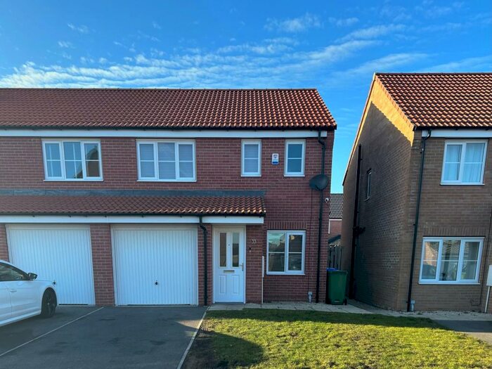 3 Bedroom Semi-Detached House To Rent In Avalon Gardens, Harworth, Doncaster, DN11