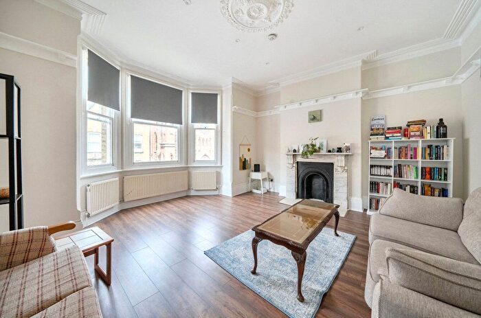 3 Bedroom Maisonette To Rent In Waldegrave Road, London, SE19