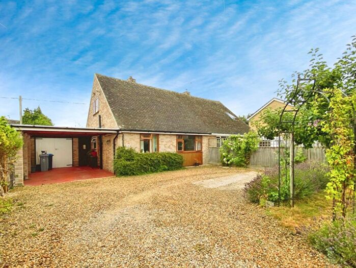 3 Bedroom Semi-Detached House For Sale In Cote Road, Bampton, Oxfordshire, OX18