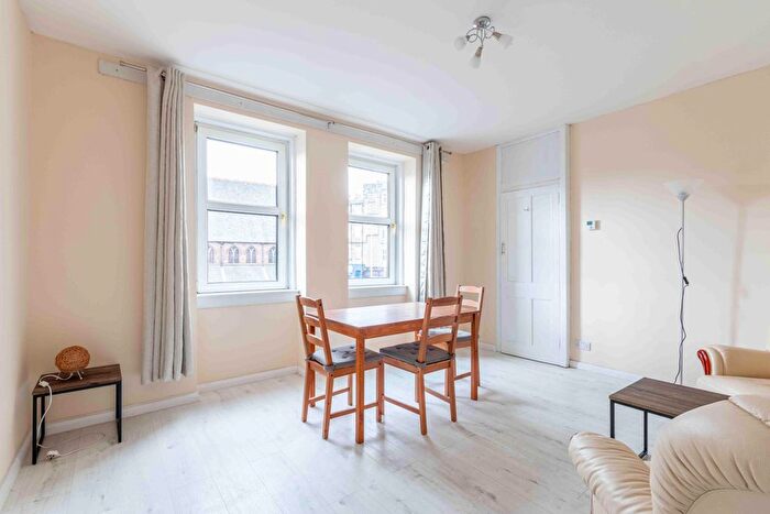 2 Bedroom Flat To Rent In Portobello Road, Edinburgh, EH8