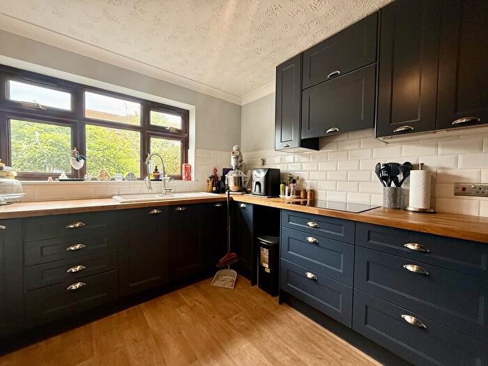 5 Bedroom End Of Terrace House For Sale In Blackbird Close, Bradwell, NR31