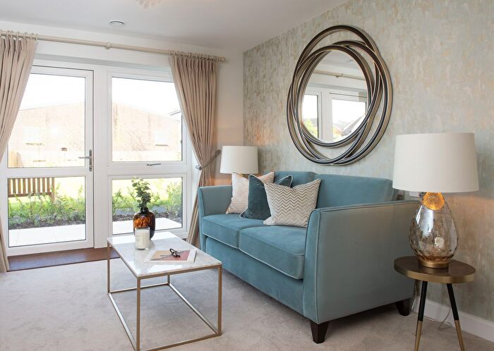 2 Bedroom Flat To Rent In London Road, Bagshot, GU19