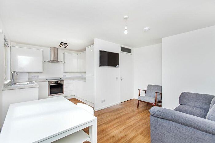 2 Bedroom Flat To Rent In Strahan Road, Bow, E3