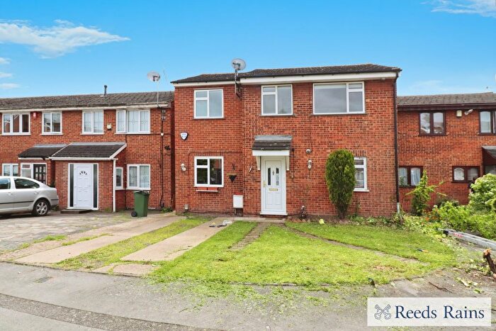 4 Bedroom Semi-Detached House To Rent In Braithwaite Avenue, Romford, RM7