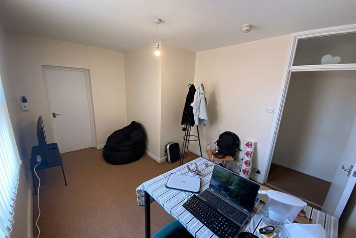 1 Bedroom Flat To Rent In Flat, Lenton Boulevard, NG7