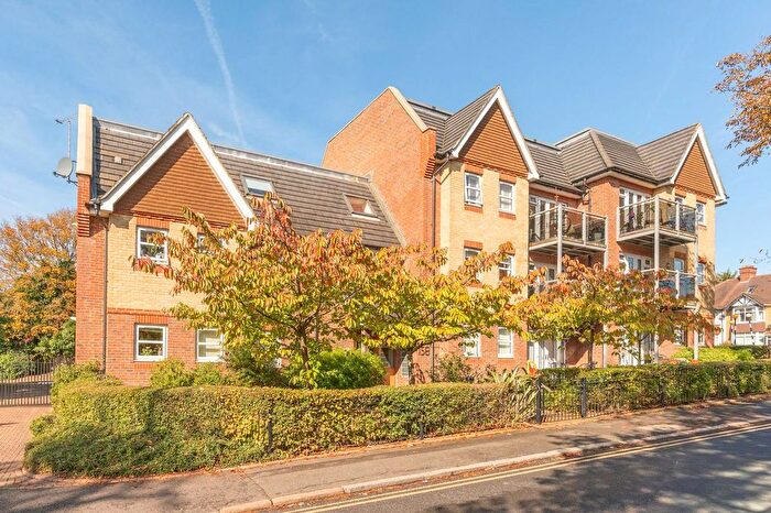 2 Bedroom Flat For Sale In Biggin Hill, Upper Norwood, London, SE19