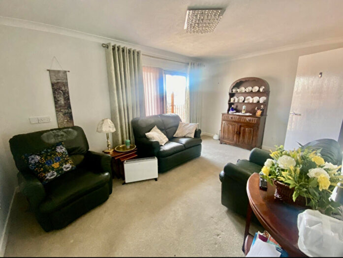1 Bedroom Apartment For Sale In Chalkwell Park Drive, Leigh-on-sea, SS9