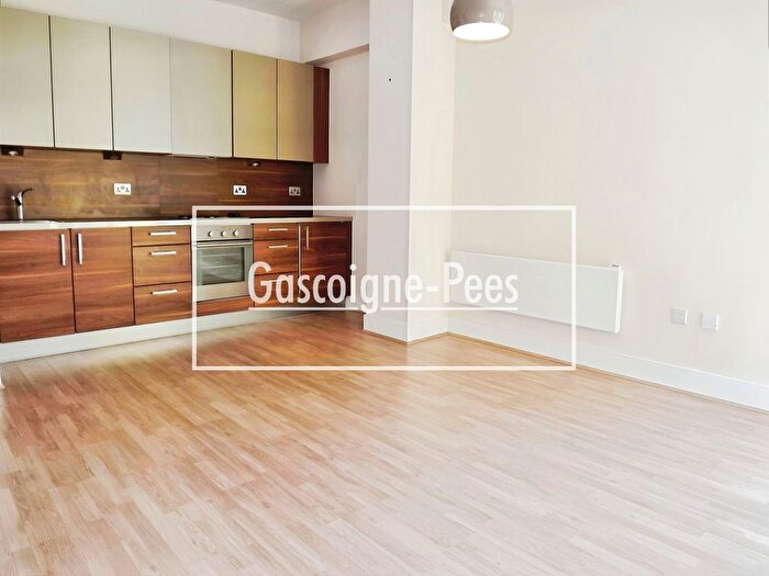 1 Bedroom Flat To Rent In Skyline Plaza, Basingstoke, RG21