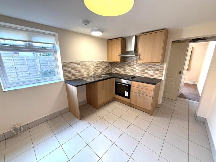 1 Bedroom Flat To Rent In Stourbridge Road, Halesowen, West Midlands, B63
