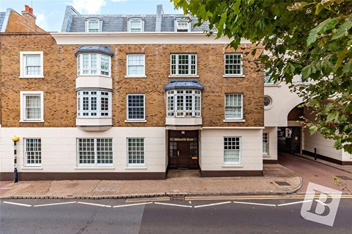 2 Bedroom Flat To Rent In West Street, Gravesend, Kent, DA11