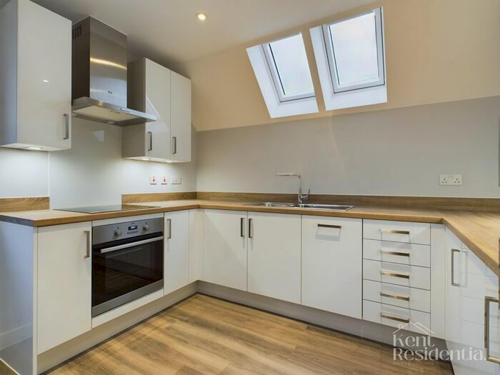 1 Bedroom Flat To Rent In Concorde Road, Hermitage Park, Maidstone, ME16