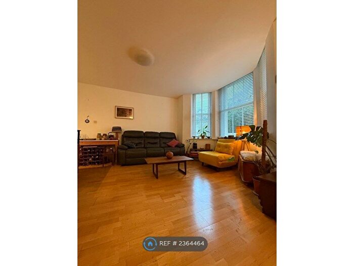 2 Bedroom Flat To Rent In Pinehurst Court, London, W11