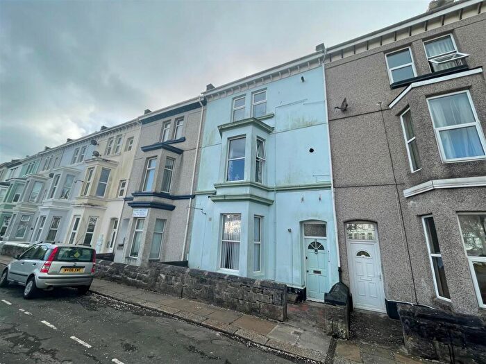 1 Bedroom Flat To Rent In Garden Crescent, West Hoe, Plymouth, PL1