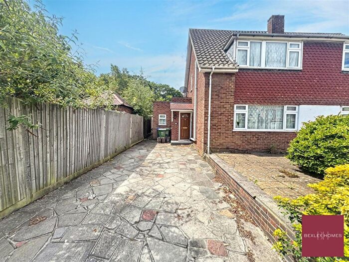 3 Bedroom Semi Detached House For Sale In Long Lane, Bexleyheath, DA7