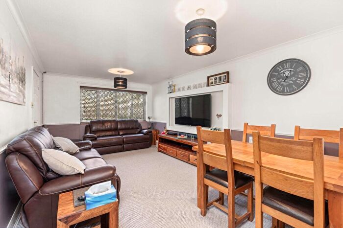 3 Bedroom End Of Terrace House For Sale In Seaford Road, Crawley, RH11