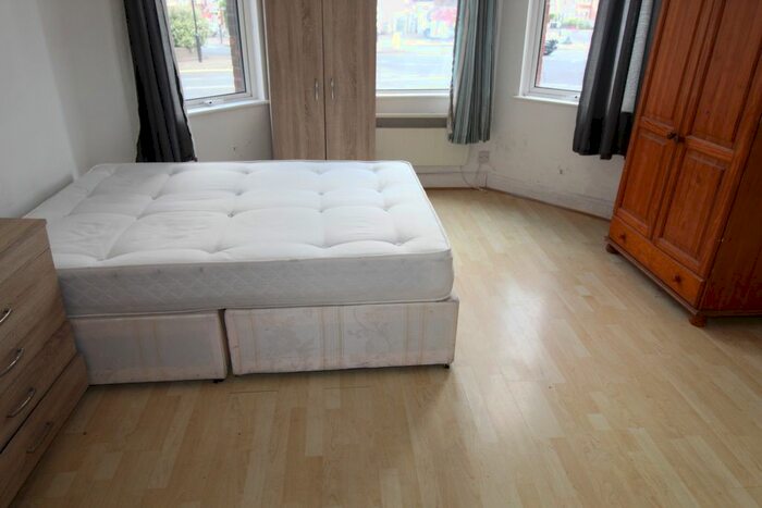 Studio To Rent In Craven Park, London, NW10