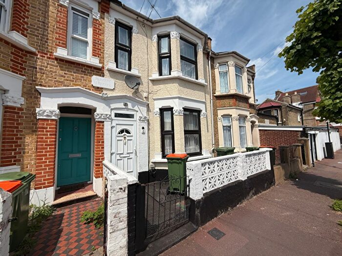 3 Bedroom Property To Rent In Vernon Avenue, London, E12