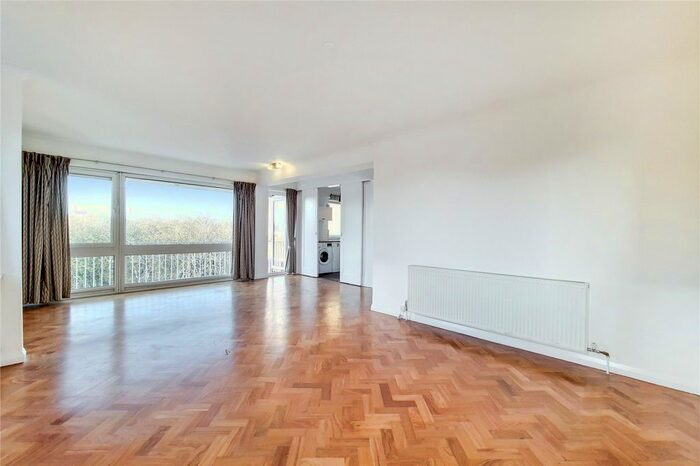 2 Bedroom Flat To Rent In Lavington Court, Putney Hill, London, SW15