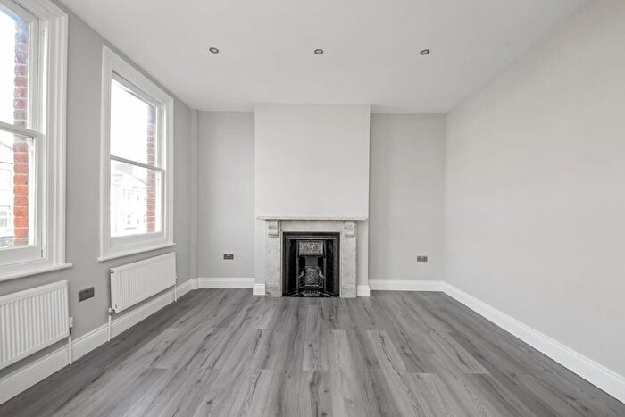 2 Bedroom Flat For Sale In Honor Oak Park, Forest Hill, SE23