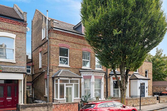 7 Bedroom Semi-Detached House For Sale In Adolphus Road, London, N4