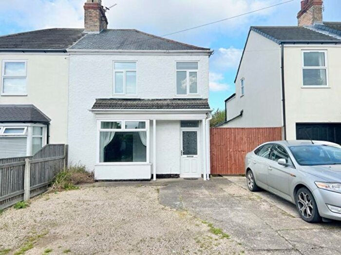 3 Bedroom Semi-Detached House For Sale In Laburnum Avenue, Waltham, DN37