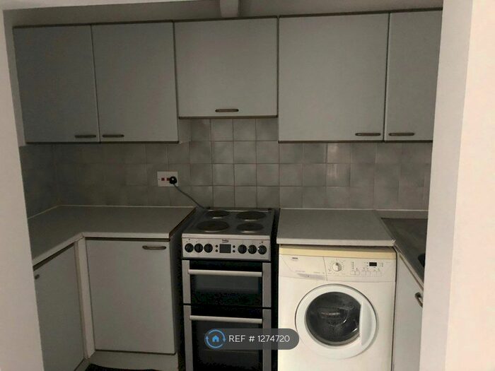 1 Bedroom Flat To Rent In Fairmead House, Westcliff-On-Sea SS0