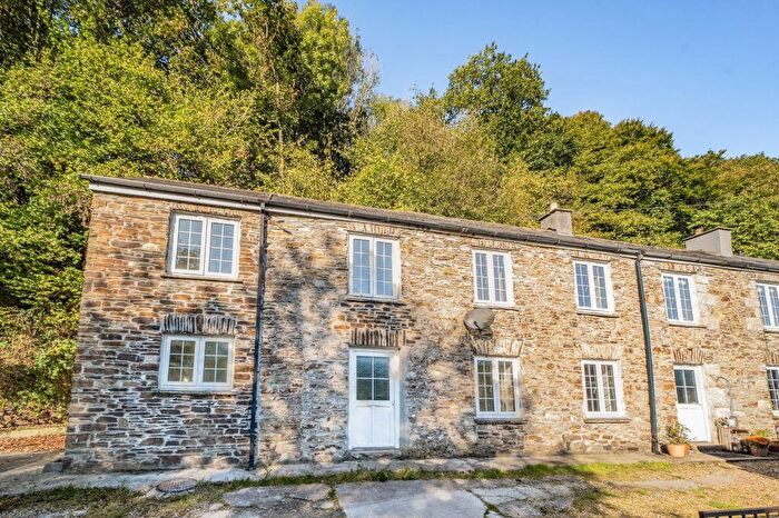 3 Bedroom End Of Terrace House For Sale In Higher Tamar Terrace, Gunnislake, PL18