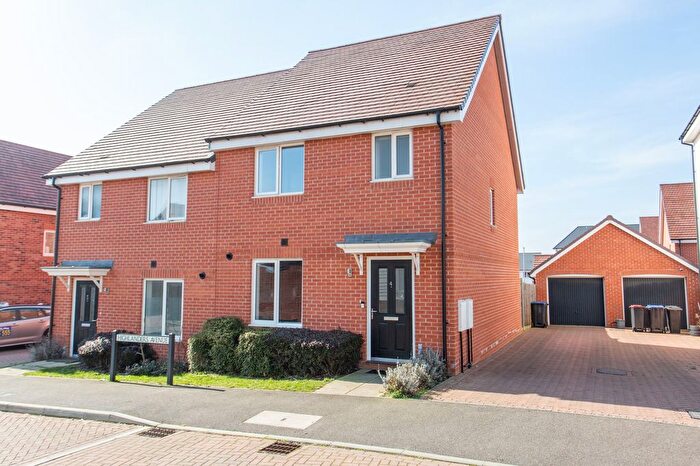 3 Bedroom Semi-Detached House For Sale In Highlanders Avenue, Canterbury, CT1