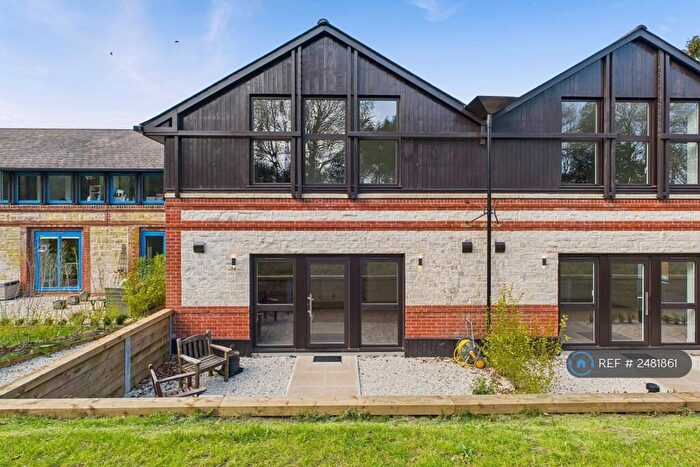 2 Bedroom Flat To Rent In Four Ashes Road, High Wycombe, HP15