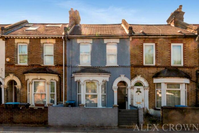 4 Bedroom Terraced House To Rent In Baker Street, Enfield, EN1