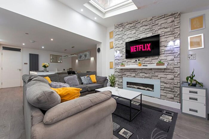 4 Bedroom Semi-Detached House To Rent In Radnor Road, London, SE15