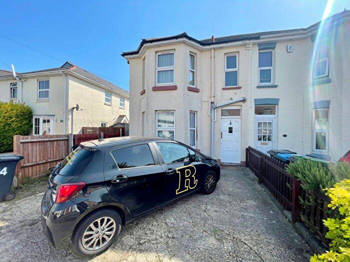 4 Bedroom House To Rent In Student Four Double Bedrooms, Charminster (), P04