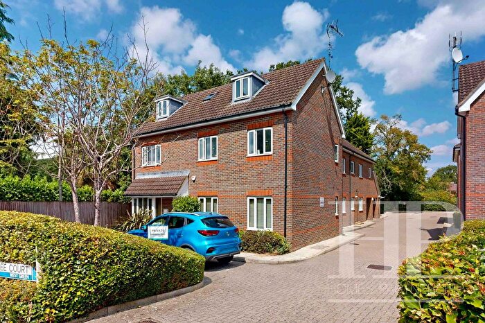 2 Bedroom Flat To Rent In Crabtree Court, Crawley, RH11