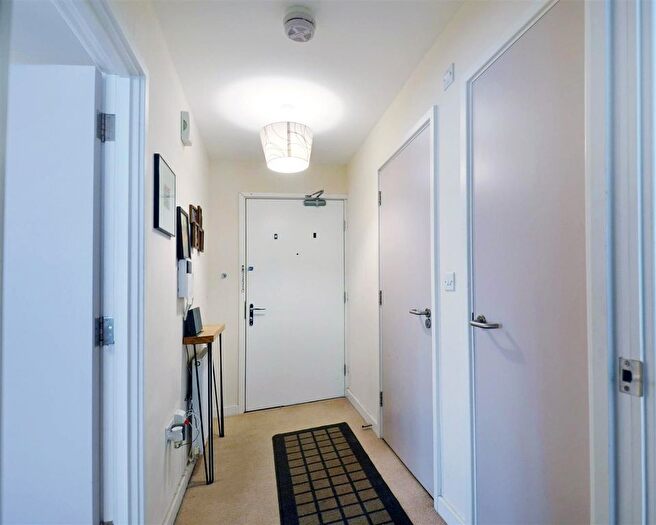 1 Bedroom Flat For Sale In Rokesby Road, Slough, SL2