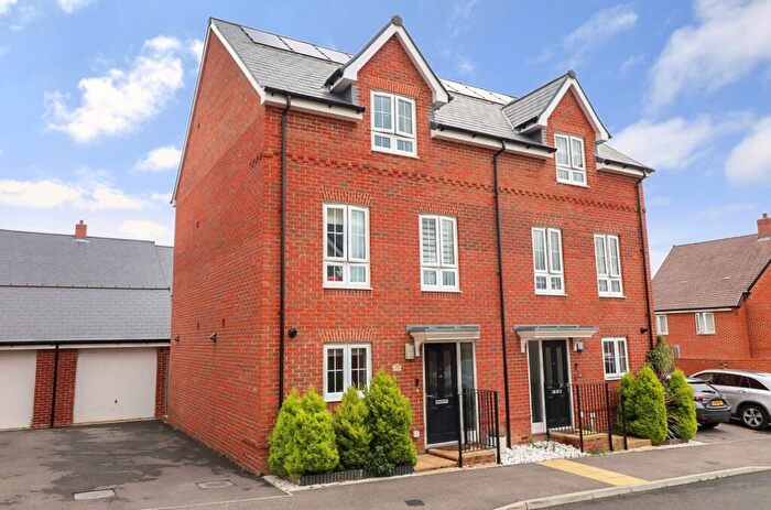 3 Bedroom Town House For Sale In Bushy Dene Road, Botley, SO32