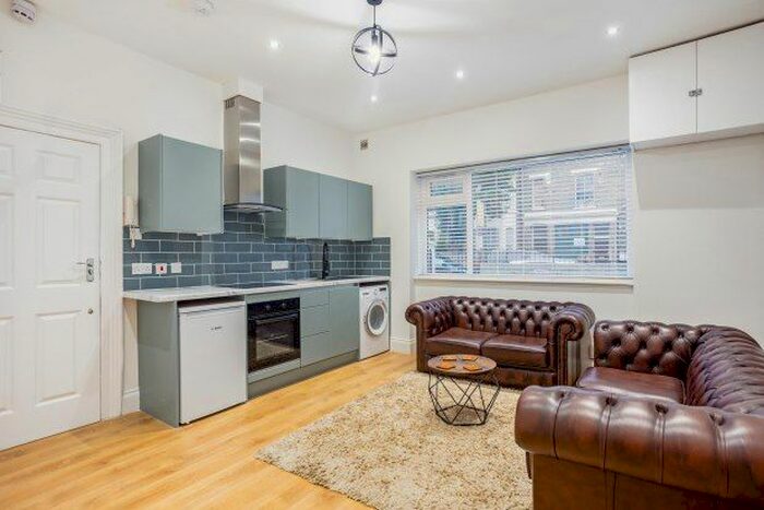 1 Bedroom Flat To Rent In Devonport Road, Shepherds Bush, W12
