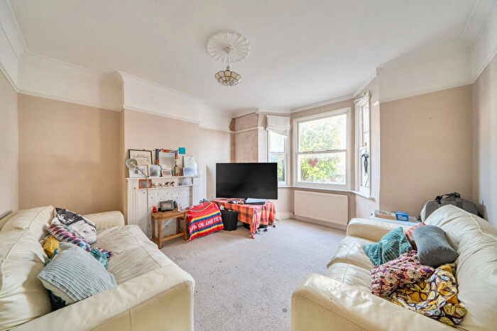 2 Bedroom End Of Terrace House For Sale In Moffat Road, Thornton Heath, CR7