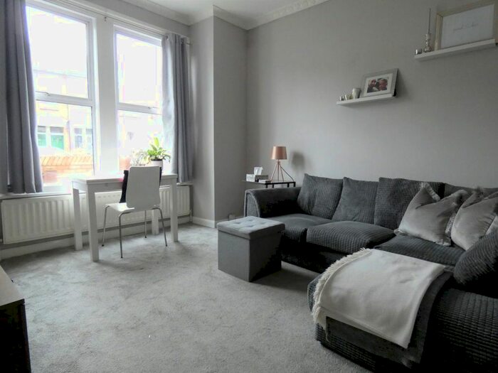 1 Bedroom Flat To Rent In Greenford Avenue, London, W7