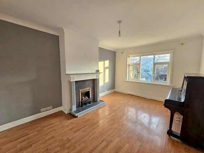 3 Bedroom Property To Rent In Honeysuckle Road, Southampton, SO16