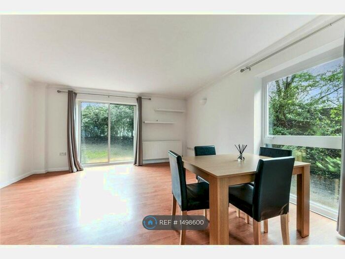 2 Bedroom Flat To Rent In Skipper Court, Barking, IG11