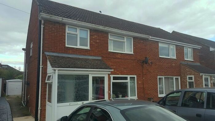 4 Bedroom Semi-Detached House To Rent In Stratfield Road, Kidlington, OX5